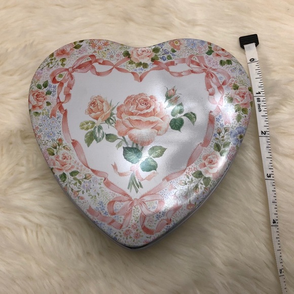 Keller-Charles Philadelphia Tin by Navina Capecci - Picture 1 of 5